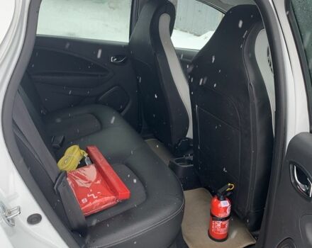 Белый Рено Зое, объемом двигателя 0 л и пробегом 159 тыс. км за 8999 $, фото 11 на Automoto.ua