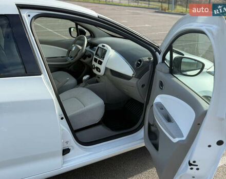 Белый Рено Зое, объемом двигателя 0 л и пробегом 112 тыс. км за 8900 $, фото 20 на Automoto.ua