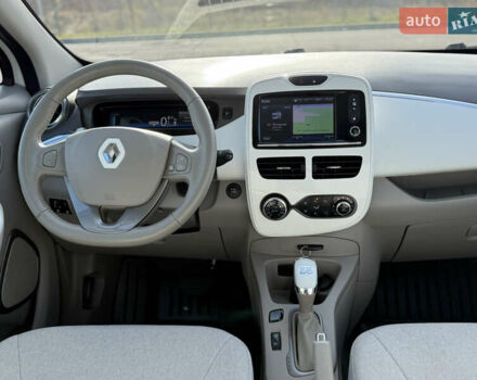 Белый Рено Зое, объемом двигателя 0 л и пробегом 112 тыс. км за 8900 $, фото 24 на Automoto.ua