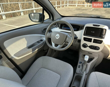 Белый Рено Зое, объемом двигателя 0 л и пробегом 27 тыс. км за 11500 $, фото 9 на Automoto.ua