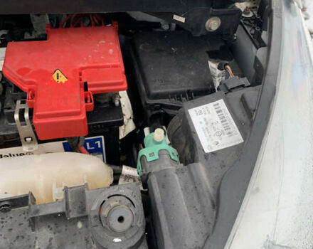 Білий Рено Зое, об'ємом двигуна 0 л та пробігом 159 тис. км за 8999 $, фото 44 на Automoto.ua