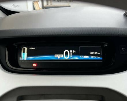 Білий Рено Зое, об'ємом двигуна 0 л та пробігом 109 тис. км за 8900 $, фото 40 на Automoto.ua