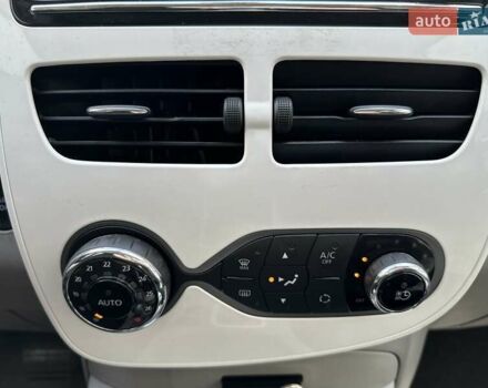 Белый Рено Зое, объемом двигателя 0 л и пробегом 59 тыс. км за 10500 $, фото 24 на Automoto.ua