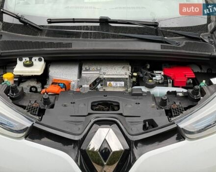 Белый Рено Зое, объемом двигателя 0 л и пробегом 60 тыс. км за 10300 $, фото 37 на Automoto.ua