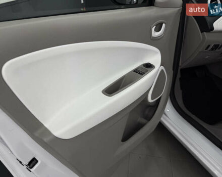 Белый Рено Зое, объемом двигателя 0 л и пробегом 21 тыс. км за 9950 $, фото 19 на Automoto.ua