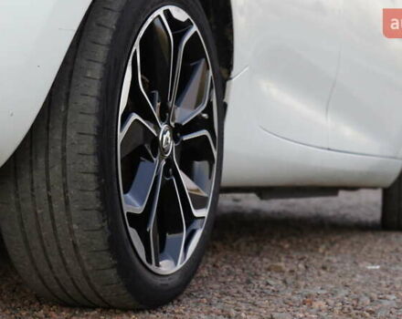 Белый Рено Зое, объемом двигателя 0 л и пробегом 159 тыс. км за 8950 $, фото 14 на Automoto.ua