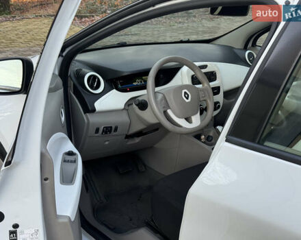 Белый Рено Зое, объемом двигателя 0 л и пробегом 55 тыс. км за 9500 $, фото 7 на Automoto.ua