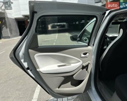 Белый Рено Зое, объемом двигателя 0 л и пробегом 59 тыс. км за 10500 $, фото 26 на Automoto.ua