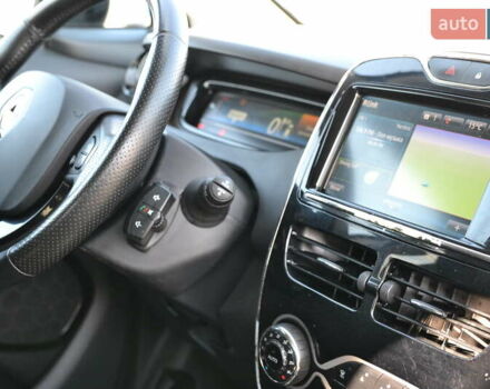 Білий Рено Зое, об'ємом двигуна 0 л та пробігом 80 тис. км за 9500 $, фото 25 на Automoto.ua