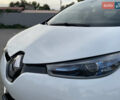 Белый Рено Зое, объемом двигателя 0 л и пробегом 84 тыс. км за 10300 $, фото 28 на Automoto.ua