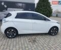 Белый Рено Зое, объемом двигателя 0 л и пробегом 85 тыс. км за 10900 $, фото 37 на Automoto.ua