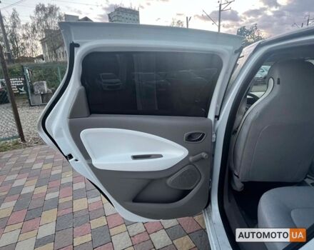 Білий Рено Зое, об'ємом двигуна 41 л та пробігом 27 тис. км за 11500 $, фото 12 на Automoto.ua