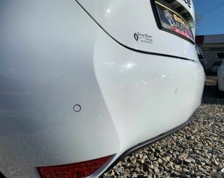 Белый Рено Зое, объемом двигателя 0 л и пробегом 62 тыс. км за 9399 $, фото 21 на Automoto.ua