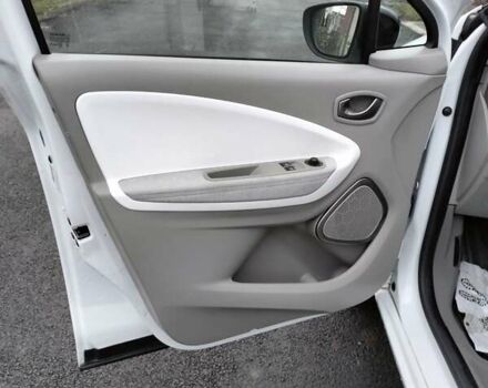 Білий Рено Зое, об'ємом двигуна 0 л та пробігом 93 тис. км за 9399 $, фото 12 на Automoto.ua