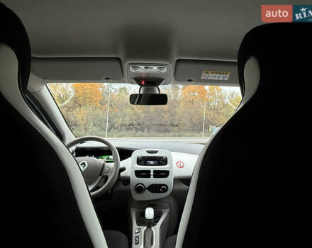 Белый Рено Зое, объемом двигателя 0 л и пробегом 11 тыс. км за 10499 $, фото 19 на Automoto.ua
