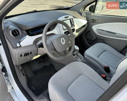 Белый Рено Зое, объемом двигателя 0 л и пробегом 27 тыс. км за 11500 $, фото 13 на Automoto.ua