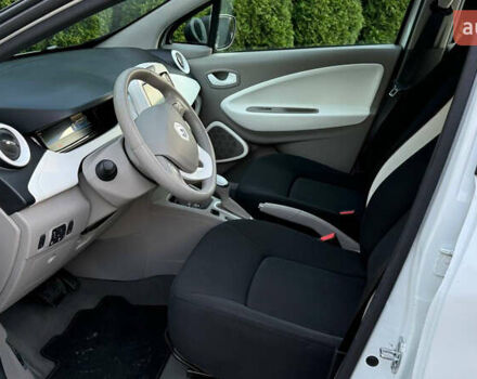 Белый Рено Зое, объемом двигателя 0 л и пробегом 38 тыс. км за 10200 $, фото 34 на Automoto.ua