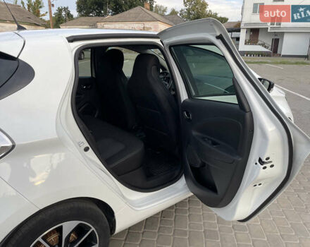 Белый Рено Зое, объемом двигателя 0 л и пробегом 84 тыс. км за 10300 $, фото 61 на Automoto.ua