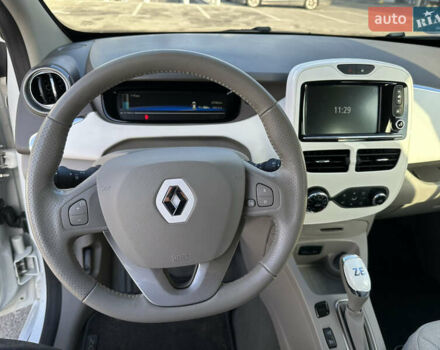Белый Рено Зое, объемом двигателя 0 л и пробегом 27 тыс. км за 11500 $, фото 18 на Automoto.ua
