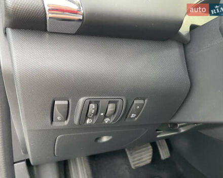 Белый Рено Зое, объемом двигателя 0 л и пробегом 84 тыс. км за 10300 $, фото 45 на Automoto.ua