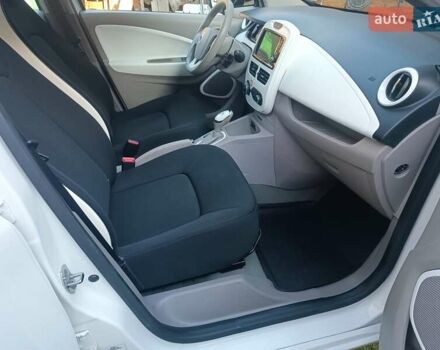 Белый Рено Зое, объемом двигателя 0 л и пробегом 65 тыс. км за 10250 $, фото 44 на Automoto.ua