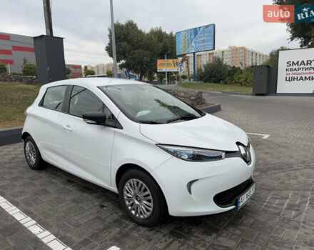Белый Рено Зое, объемом двигателя 0 л и пробегом 40 тыс. км за 9999 $, фото 8 на Automoto.ua