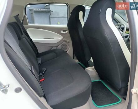 Белый Рено Зое, объемом двигателя 0 л и пробегом 19 тыс. км за 9950 $, фото 42 на Automoto.ua