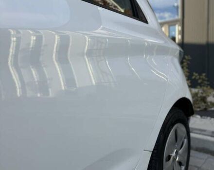 Белый Рено Зое, объемом двигателя 0 л и пробегом 67 тыс. км за 9500 $, фото 20 на Automoto.ua