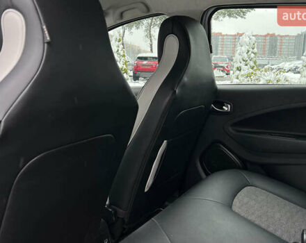 Белый Рено Зое, объемом двигателя 0 л и пробегом 120 тыс. км за 12999 $, фото 20 на Automoto.ua