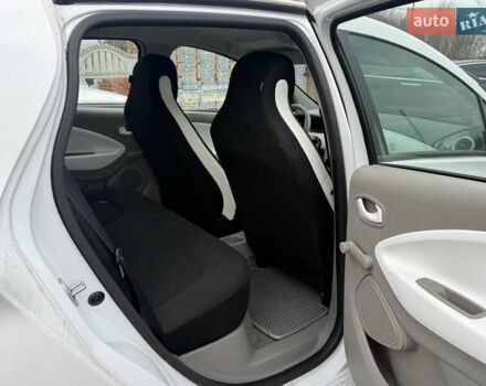 Білий Рено Зое, об'ємом двигуна 0 л та пробігом 46 тис. км за 10500 $, фото 5 на Automoto.ua