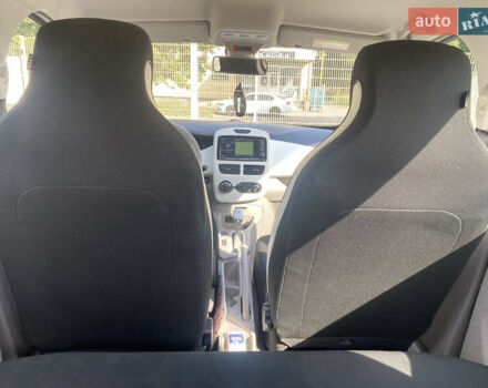 Білий Рено Зое, об'ємом двигуна 0 л та пробігом 45 тис. км за 14500 $, фото 19 на Automoto.ua