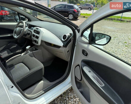 Белый Рено Зое, объемом двигателя 0 л и пробегом 69 тыс. км за 9450 $, фото 17 на Automoto.ua