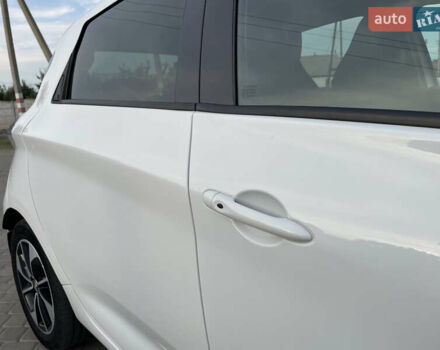 Белый Рено Зое, объемом двигателя 0 л и пробегом 84 тыс. км за 10300 $, фото 38 на Automoto.ua