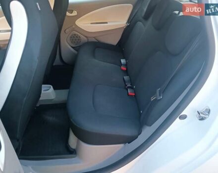Белый Рено Зое, объемом двигателя 0 л и пробегом 65 тыс. км за 10250 $, фото 46 на Automoto.ua