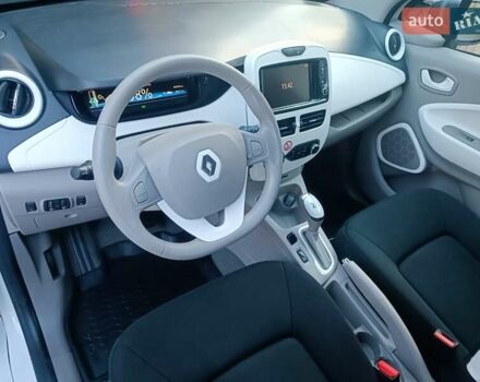 Белый Рено Зое, объемом двигателя 0 л и пробегом 65 тыс. км за 10250 $, фото 54 на Automoto.ua
