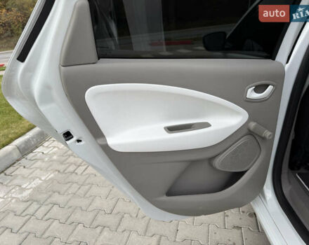 Белый Рено Зое, объемом двигателя 0 л и пробегом 11 тыс. км за 10499 $, фото 16 на Automoto.ua