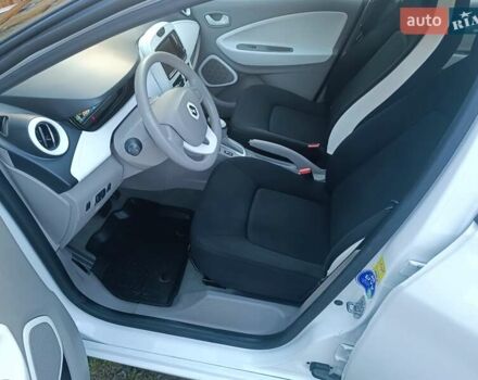 Белый Рено Зое, объемом двигателя 0 л и пробегом 65 тыс. км за 10250 $, фото 52 на Automoto.ua