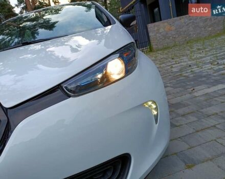 Белый Рено Зое, объемом двигателя 0 л и пробегом 19 тыс. км за 9950 $, фото 4 на Automoto.ua