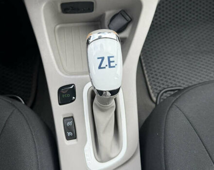 Білий Рено Зое, об'ємом двигуна 0 л та пробігом 46 тис. км за 10500 $, фото 12 на Automoto.ua