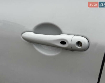 Белый Рено Зое, объемом двигателя 0 л и пробегом 68 тыс. км за 11499 $, фото 12 на Automoto.ua