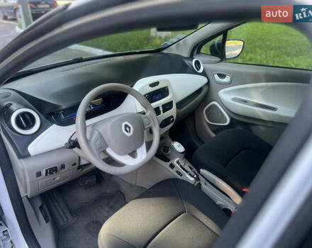 Белый Рено Зое, объемом двигателя 0 л и пробегом 48 тыс. км за 9950 $, фото 17 на Automoto.ua