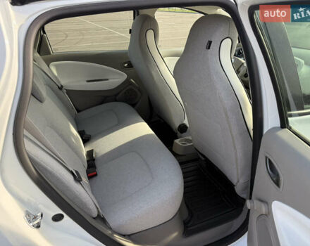 Белый Рено Зое, объемом двигателя 0 л и пробегом 112 тыс. км за 8900 $, фото 19 на Automoto.ua