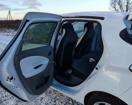 Белый Рено Зое, объемом двигателя 0 л и пробегом 66 тыс. км за 10200 $, фото 3 на Automoto.ua