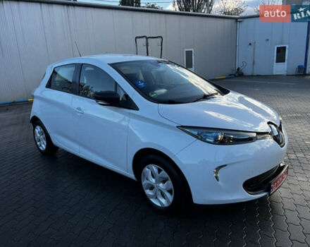 Белый Рено Зое, объемом двигателя 0 л и пробегом 84 тыс. км за 9700 $, фото 2 на Automoto.ua