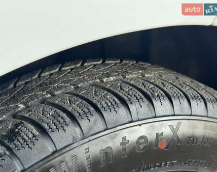 Белый Рено Зое, объемом двигателя 0 л и пробегом 55 тыс. км за 9500 $, фото 23 на Automoto.ua