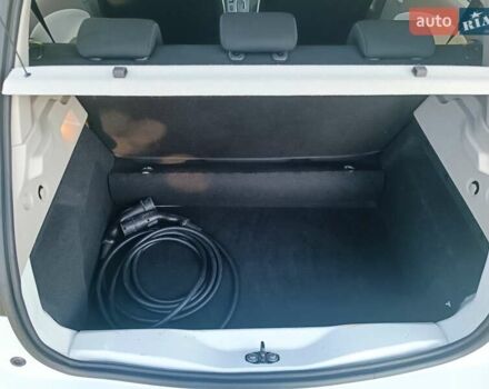 Рено Зое 2019 в Луцке на Automoto.ua Белый Рено Зое, объемом двигателя 0 л и пробегом 65 тыс. км за 10200 $, фото 36 на Automoto.ua