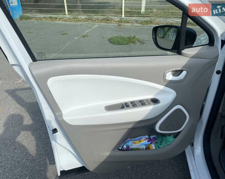 Белый Рено Зое, объемом двигателя 0 л и пробегом 48 тыс. км за 14500 $, фото 15 на Automoto.ua
