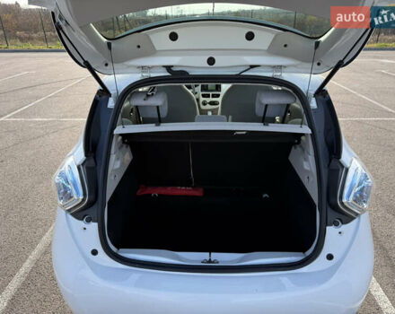 Белый Рено Зое, объемом двигателя 0 л и пробегом 112 тыс. км за 8900 $, фото 13 на Automoto.ua