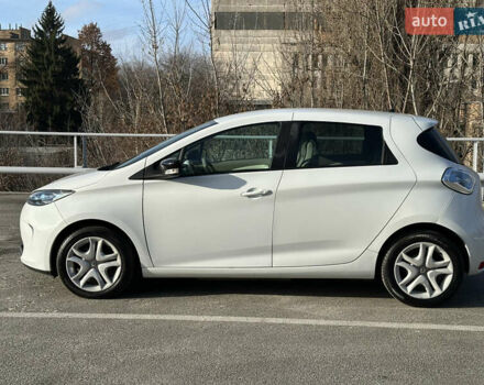 Белый Рено Зое, объемом двигателя 0 л и пробегом 27 тыс. км за 11500 $, фото 2 на Automoto.ua