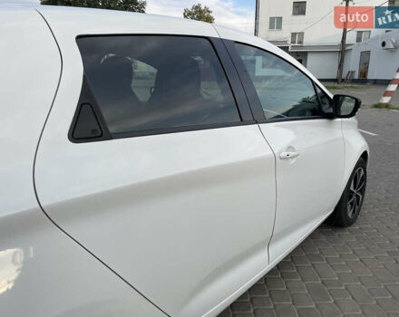 Белый Рено Зое, объемом двигателя 0 л и пробегом 84 тыс. км за 10300 $, фото 35 на Automoto.ua
